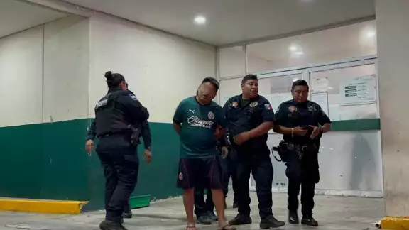 El detenido se encontraba bajo los efectos de bebidas alcohólicas El detenido se encontraba bajo los efectos de bebidas alcohólicas