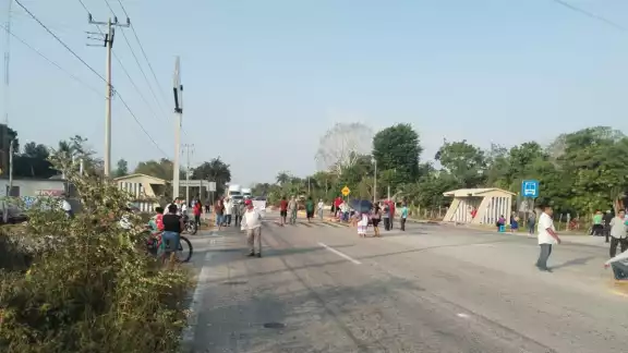 Liberan el paso en la carretera federal Chetumal-Mérida Liberan el paso en la carretera federal Chetumal-Mérida
