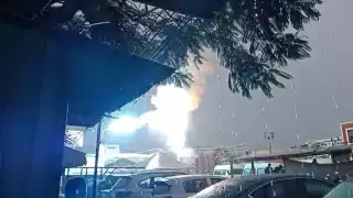 Rayo cae en transformador y deja sin luz al mercado de Campeche