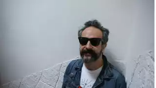 ¿Por qué Jay de la Cueva sustituirá a Tito Fuentes de Molotov en el Vive Latino?  