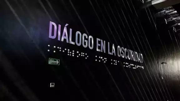 La actividad no solo ofrece una experiencia innovadora, sino que promueve la inclusión y la empatía