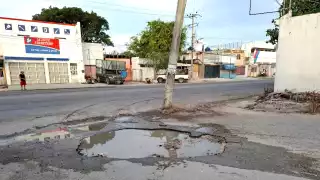 “Eso no es justo": Cancunenses acusan a  Aguakan y  al Ayuntamiento de exigir dinero para reparar fugas y registros de agua potable