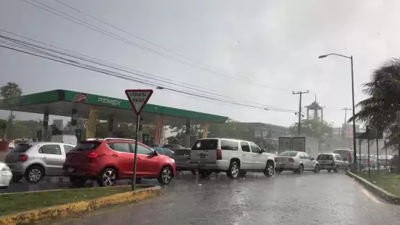 Fuertes lluvias se registran este martes en Cancún Fuertes lluvias se registran este martes en Cancún