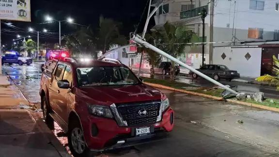 Reportan accidente vial derivado de una persecución vehicular Reportan accidente vial derivado de una persecución vehicular