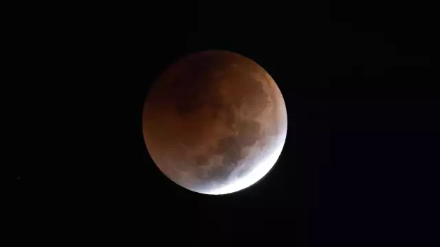 Cancunenses acudieron al Planetario Ka' Yok' para ver la "Luna de Sangre"