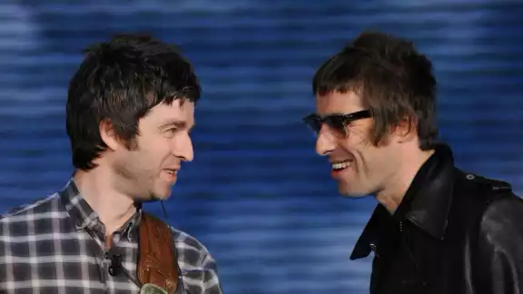 Redes estallan con memes por el regreso de Oasis tras 15 años de ausencia Redes estallan con memes por el regreso de Oasis tras 15 años de ausencia
