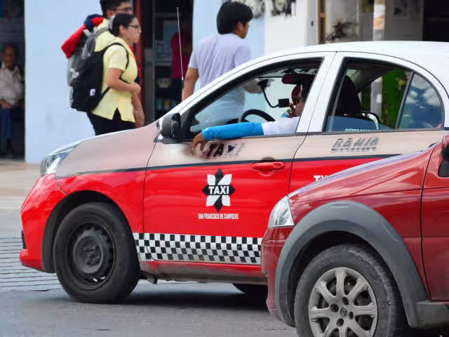 Usuarios se han quejado por el exceso en el cobro; algunos ruleteros se justifican por el horario o lluvia