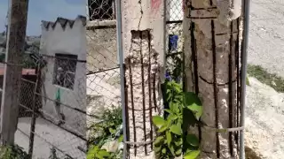 Poste dañado en Campeche, alarma a vecinos de la colonia San Rafael