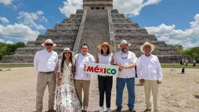 Díaz Mena acompañó a la visita de embajadores a Chichén Itza