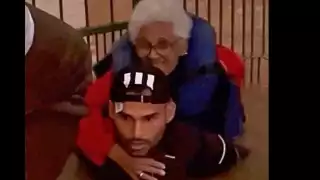 Futbolista Thiago Maia se convierte en héroe al rescatar a anciana y un perro de las inundaciones