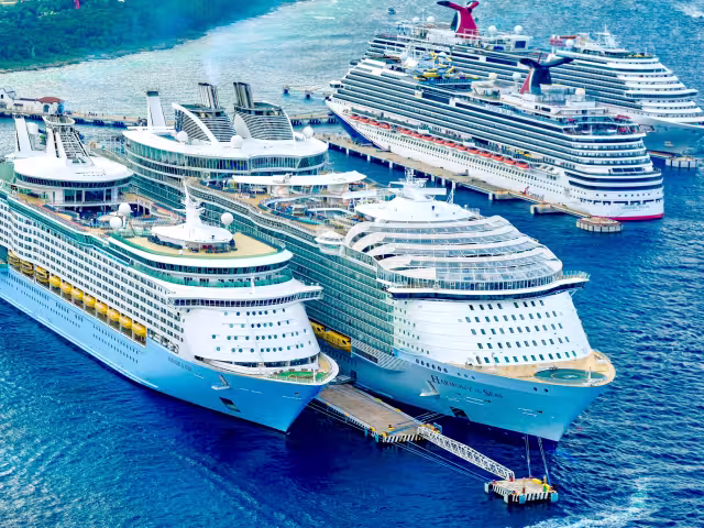 Durante las tres primeras semanas de este mes, pasajeros dejaron una derrama económica de 31.81 millones de dólares