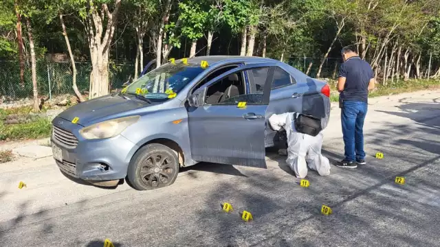 La unidad estaba con las puertas abiertas y se identificaron placas del Estado de México