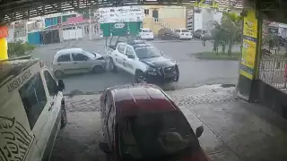 Patrullero de Campeche causa aparatoso accidente