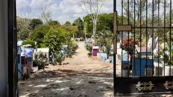 Se cuestiona si se trata de una niña o un fantasma Se cuestiona si se trata de una niña o un fantasma