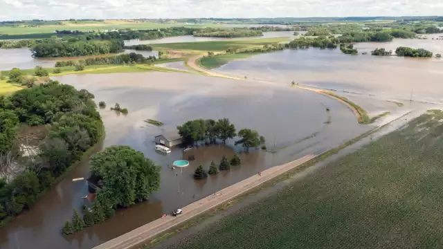 Autoridades estadounidenses reportan el colapso de un puente en Iowa