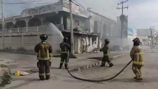 Se incendia basura al interior de dos edificios abandonados en Cancún