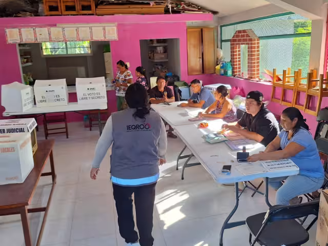 Algunas casillas abrieron hasta una hora después del tiempo acordado