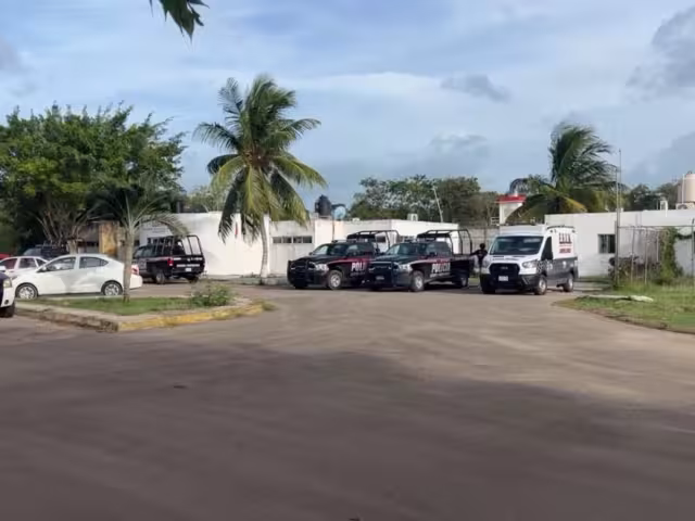 Las patrullas se mantuvieron en el lugar para apoyar a los custodios.