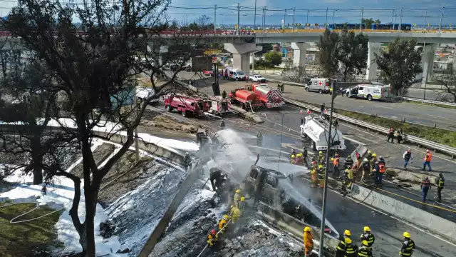 Elementos del Heroico Cuerpo de Bomberos sofocaron las llamas.