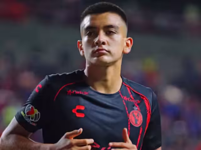 Gil debutó a las 16 años en el primer equipo