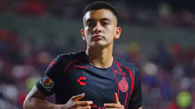 Gil debutó a las 16 años en el primer equipo