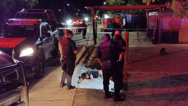 Las autoridades comenzaron la búsqueda por el perpetrador del ataque en Playa del Niño.