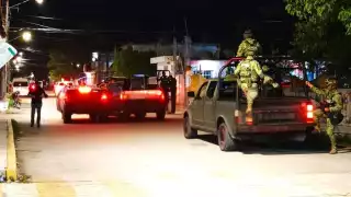 Realizan cateos simultáneos en dos colonias de Cozumel, hay dos detenidos por presunto narcomenudeo