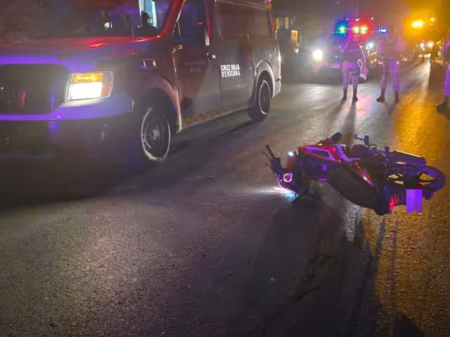 La mujer fue impactada por una van.