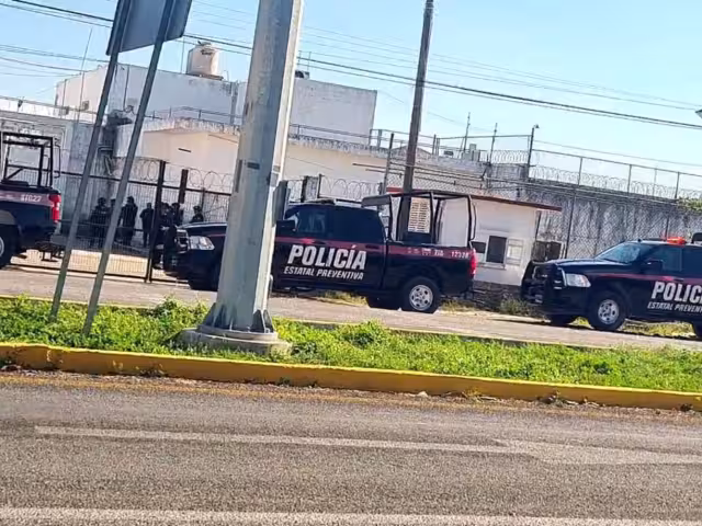 Al centro penitenciario llegaron 25 unidades de distintas corporaciones de seguridad.