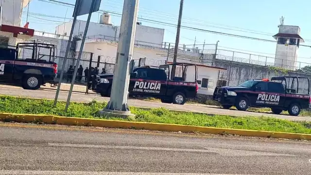 Al centro penitenciario llegaron 25 unidades de distintas corporaciones de seguridad.