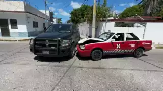 Conductora no respeta su alto y genera aparatoso choque en Ciudad del Carmen