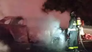 Camioneta termina consumida por las llamas en la carretera 307, en Quintana Roo: VIDEO