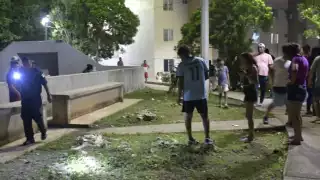 Intentan ejecutar a joven dentro de una cancha de futbol en Cancún