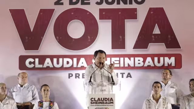 Joaquín Díaz Mena, candidato a la gubernatura de Yucatán por Sigamos Haciendo Historia