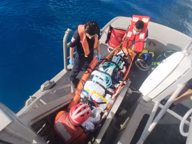 La paciente se encontraba en la embarcación, a unos metros de Isla Mujeres