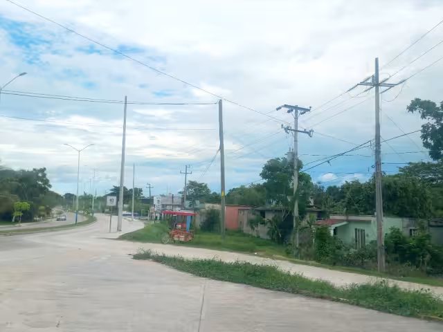 Temen apagones y accidentes por postes en mal estado en El Juncal