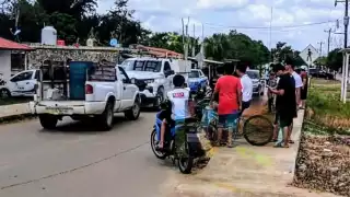 Habitantes de Blanca Flor retienen a trabajadores de la CFE  por falta de luz
