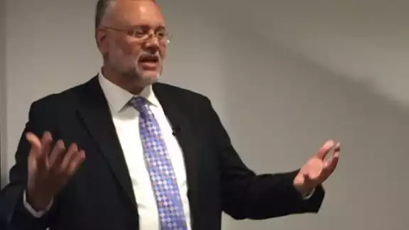 La expulsión de Ebrahim Rasool aumenta las recientes tensiones entre Estados Unidos y Sudáfrica