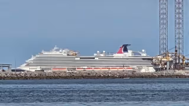 Durante la jornada, apenas se registraron unos pequeños nublados que no fueron suficiente para alejar a los visitantes