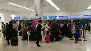 Las operaciones en el Aeropuerto Internacional de Mérida no registran interrupciones a pesar de la presencia de un banco de niebla