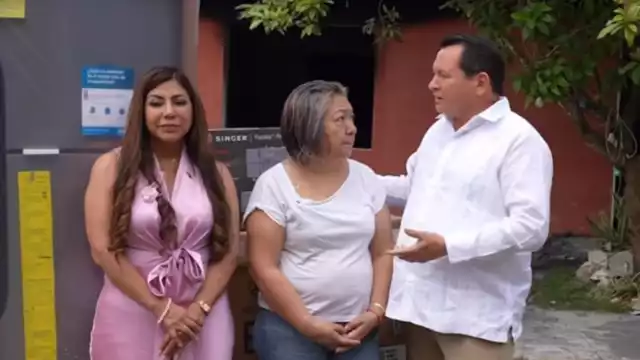 El Gobernador entregó un refrigerador, una estufa, una mesa y una máquina de coser