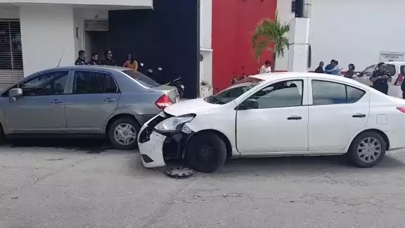 Choque múltiple en la ciudad termina sin personas heridas Choque múltiple en la ciudad termina sin personas heridas