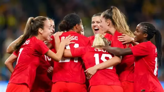 Selección femenil de Canadá es multada en los Juegos Olímpicos 2024