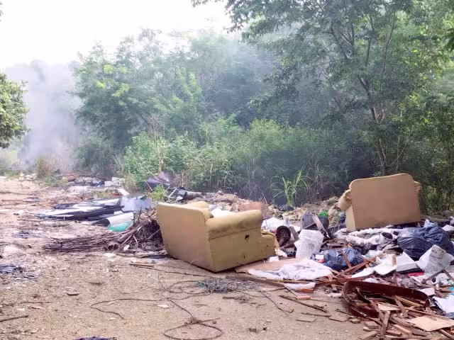 Pese a que la zona ya había sido limpiada por completo, los vecinos volvieron a llenarla de restos de basura