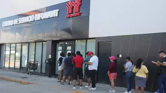 Para sacar casa sólo se requieren seis meses en un trabajo Para sacar casa sólo se requieren seis meses en un trabajo