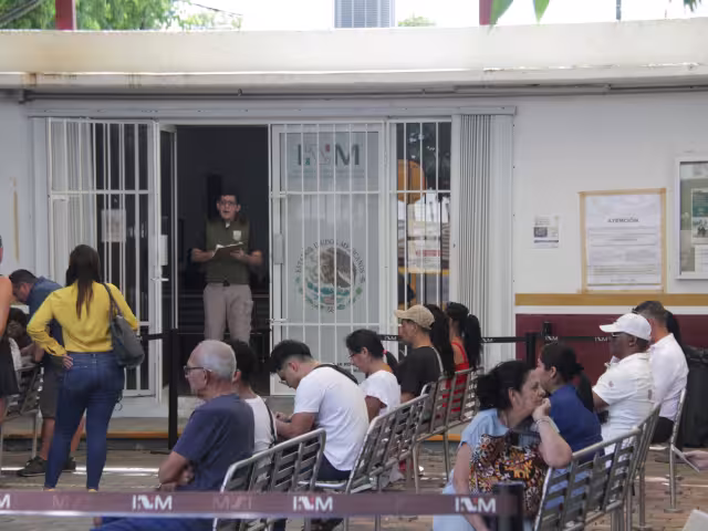 La mayoría de foráneos ilegales entró al país como turista y luego extendió su estancia