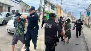 Policía Estatal detiene a un hombre por intentar abrir autos en el centro de Mérida    