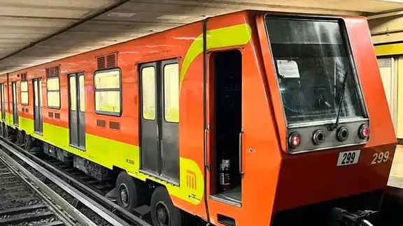 Reportan fallas en la Línea A del Metro y caos vial en el Edomex Reportan fallas en la Línea A del Metro y caos vial en el Edomex