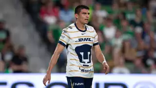 Doble golpe a Pumas: Memo Martínez fuera 3 meses y Efraín Juárez suspendido; JJ Macías al quite