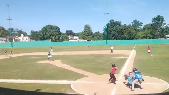 Un interesante partido ofrecieron las dos novenas.